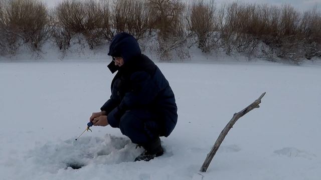 Выезд на рыбалку. Рыбалка на удочку. Отлично проведён день. смотреть онлайн