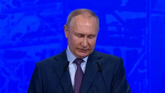 Владимир Путин двумя словами заставил зал аплодировать: Там надёжнее. А теперь?