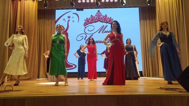 Дефиле в вечерних платьях смотреть онлайн