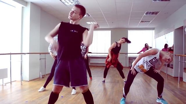 Танец в стиле VOGUE от участника группы Kozaky смотреть онлайн
