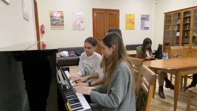 М.Шмитц «Старая карусель в Париже» исп. Бучнева Саша, Кривачева Маша и Епимахова Лада смотреть онлайн