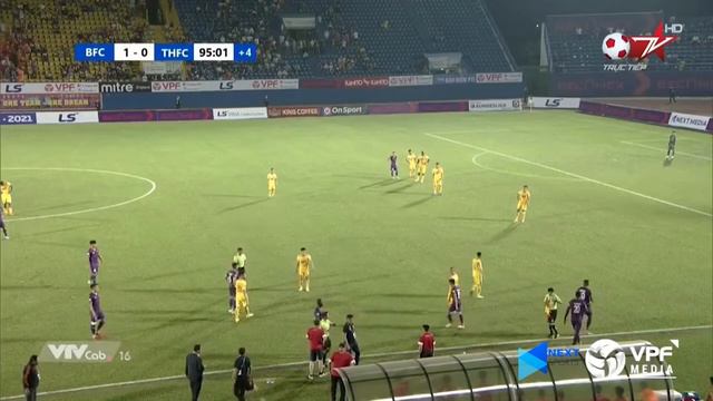 Hết đá bóng vào mặt phóng viên, lại đỉnh choảng nhau với cả trọng tài| Ngựa trứng Victor Mansaray смотреть онлайн