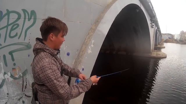 Маленький виброхвост для разноразмерного окуня смотреть онлайн