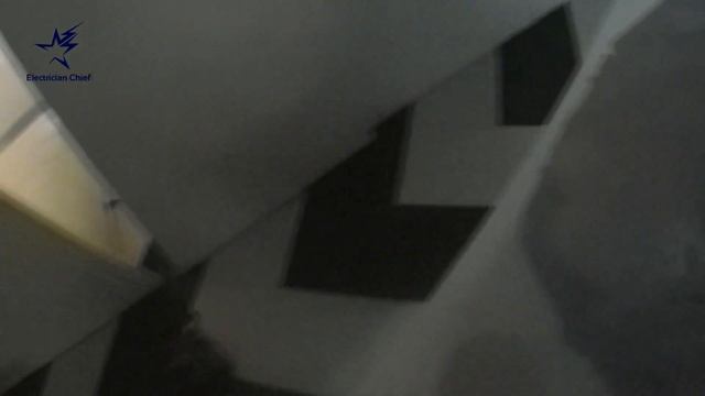 20 светильников за одно утро. Устанавливаем большие светильники в ТРЦ смотреть онлайн