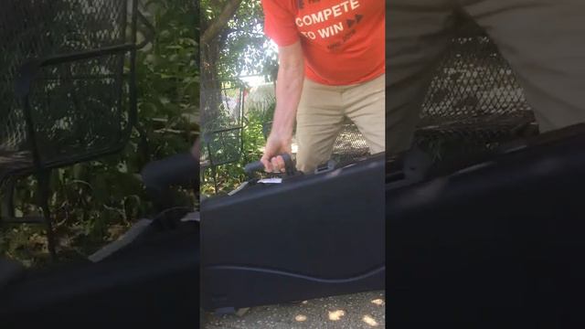 Unboxing a Fender American Professional II Stratocaster from Sweetwater Music. смотреть онлайн