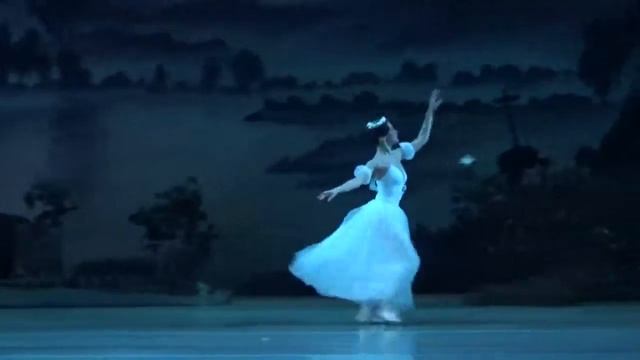 "Жизель" (4.04.16) вариация Мирты - Е.Иванникова смотреть онлайн
