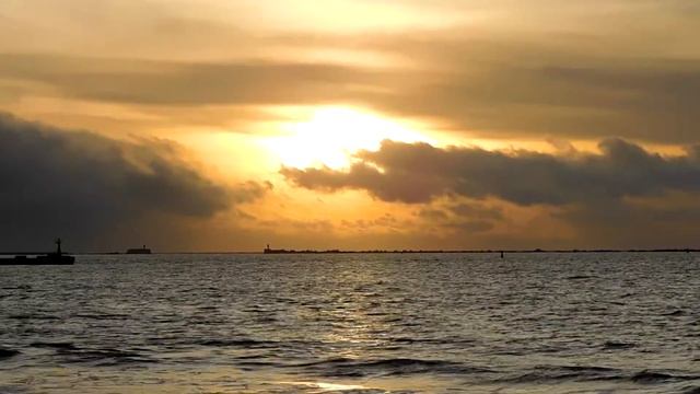 Закат на море зимой смотреть онлайн
