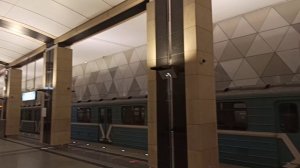 Метро Москва|Станция Селигерская прибывает поезд 81-717 "Номерной"|Московский транспорт