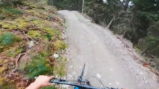 99 JUMPS! AUSTRIA'S BEST JUMP LINE? | GoPro Hero9 in Bike Park Schladming смотреть онлайн