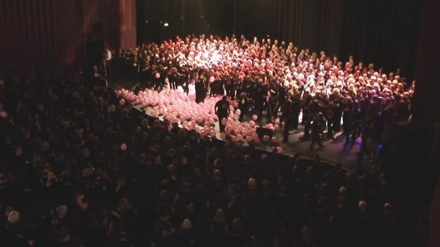 Rock Choir Hammersmith Apollo - That balloon moment! смотреть онлайн