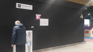 Обзор изнутри зона вылета аэропорт Шереметьево в Москве терминал B (В) перед вылетом с самого утра