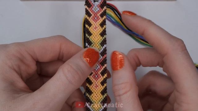 Fishbone Arrowhead Friendship Bracelet Tutorial [CC] смотреть онлайн