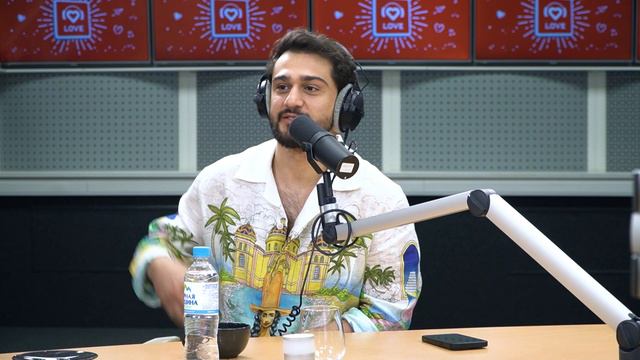 JONY запремьерил трек «Воздушный сарафан» и рассказал, что станет агентом 007 | Красавцы Love Radi смотреть онлайн