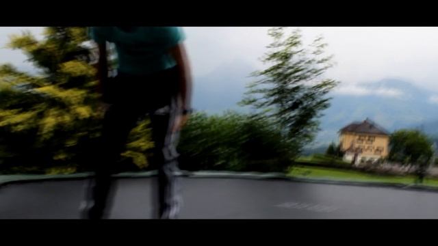 Slowmotion Trampolin Tricks - Rainy Day смотреть онлайн