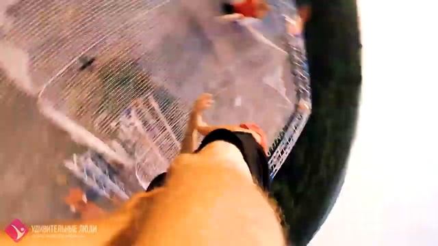 ПРЫЖКИ НА БАТУТЕ ★ Крутые трюки, невероятные прыжки и сальто на батуте смотреть онлайн