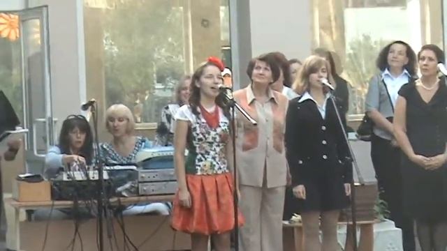Гимн гимназии №136 г.Киева. 1 сентября 2011г. смотреть онлайн