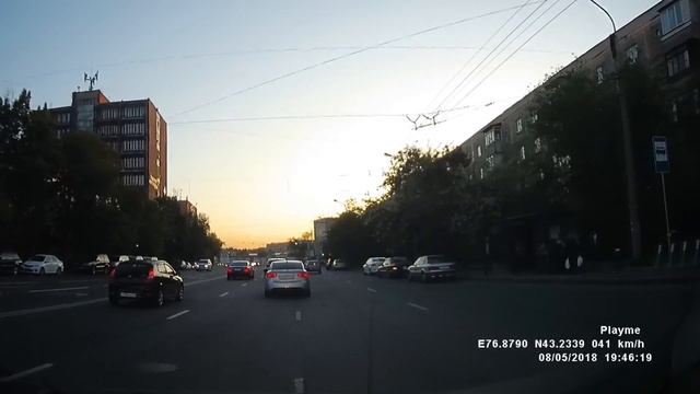 02.05.2018 Алматы Сатпаева/Брусиловского нарушение разметки 433ATB02 смотреть онлайн