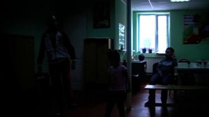 Буги-вуги - окей. Ногу левую вперед, а потом ее назад...