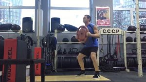 95. Приседания с блинами.