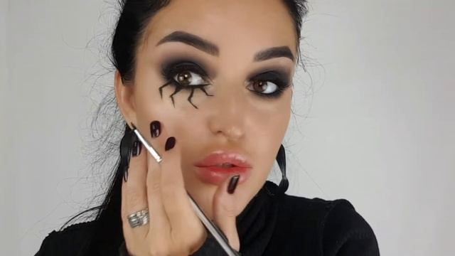 Простая и крутая идея макияжа на Хэллоуин ? Quick & Easy Halloween spider makeup look ? смотреть онлайн