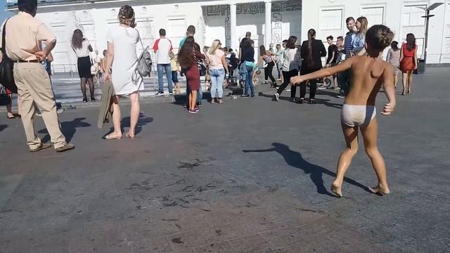 Танцы после купания в фонтане) 17 сентября! смотреть онлайн