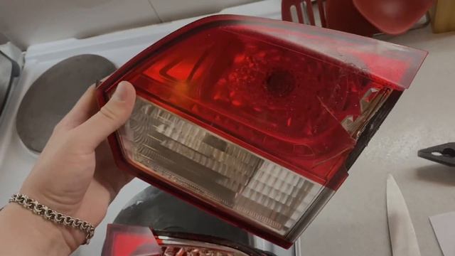 Ремонт автомобильного фонаря или как заклеить дыру в фонаре? смотреть онлайн