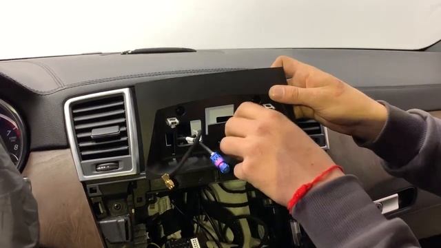 W166 - доп мультимедиа в стиле GLS / GLE -- в ходе работ смотреть онлайн