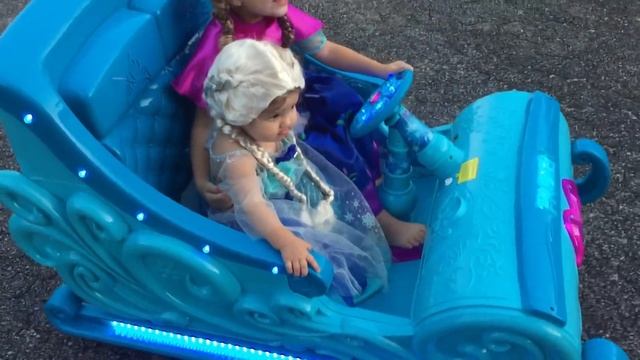 FROZEN Sleigh Ride On! Ana and Elsa CUTE Sisters, Magical Wand, DISNEY TOY! смотреть онлайн