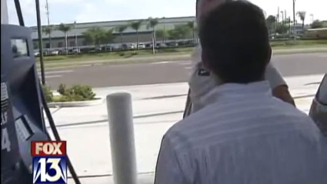 My Fox Tampa Bay: Gus Visits Tampa Gas Station (PM) смотреть онлайн