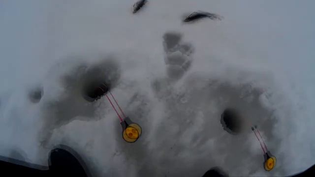 Плотва по последнему льду ! . Fishing on the last ice. смотреть онлайн