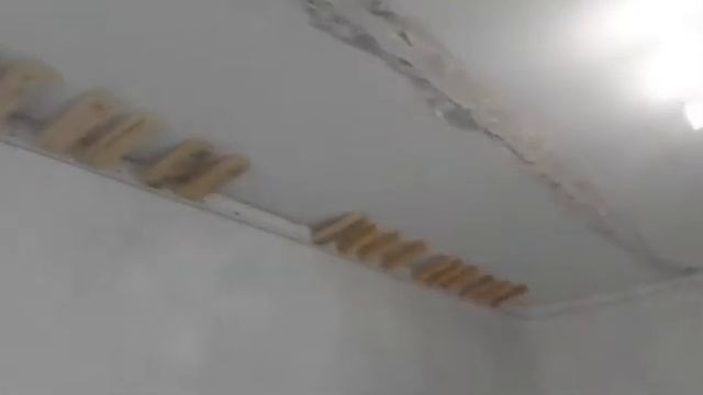 Натяжной потолок монтаж на стене с пенопласта, не стандартный обход трубы. смотреть онлайн