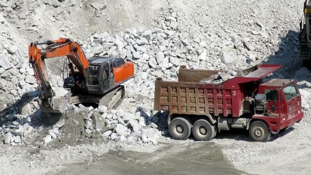 «Китаец» Карьерный самосвал 40 тонн HOWO ZZ5707 SINOTRUK