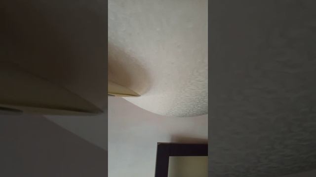 Затопили! Как слить воду с натяжного потолка// смотреть онлайн