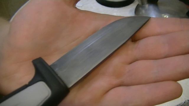 Травление клинка в хлорном железе, хороший и простой способ травления. смотреть онлайн