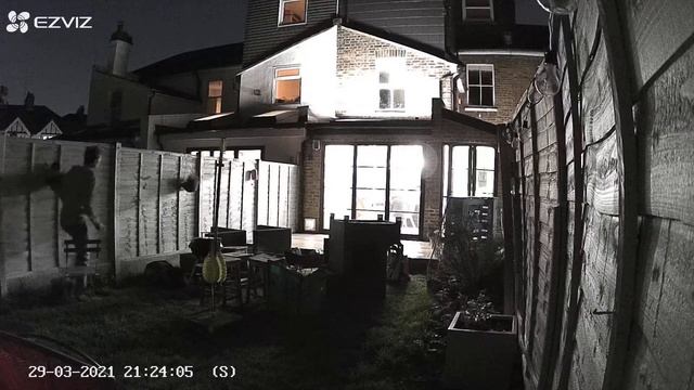 EZViz C8C night sample смотреть онлайн