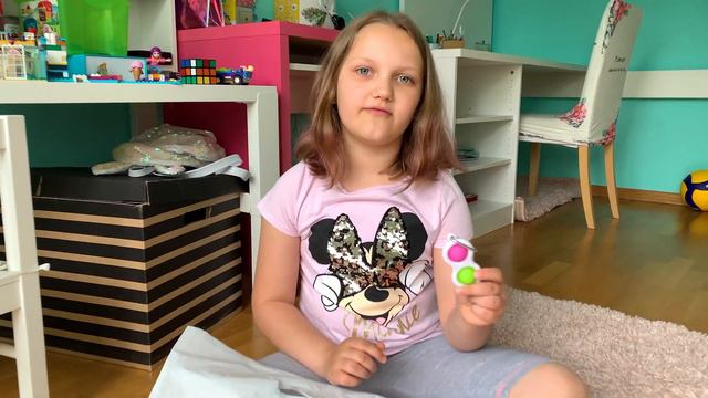 Шопинг - Ева ищет Поп ит и Симпл Димпл, покупает игрушки