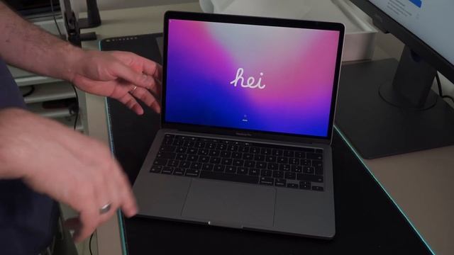 MacBook Pro 13 M2 2022 Unboxing ITA смотреть онлайн