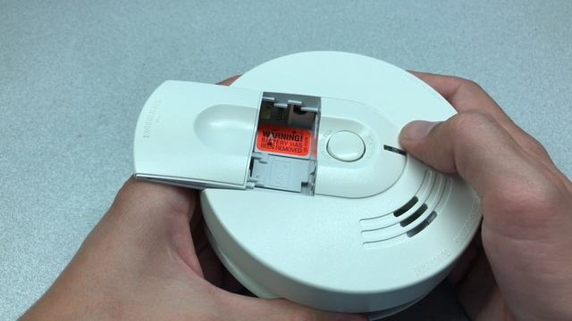 How to reset smoke detector & make it stop beeping & chirping randomly for no reason. смотреть онлайн