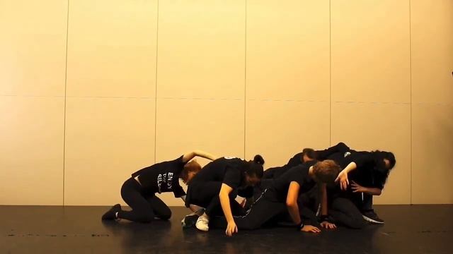 МУЛЬТИФЕЙС - ПЯТНО | Экспериментальная хореография смотреть онлайн