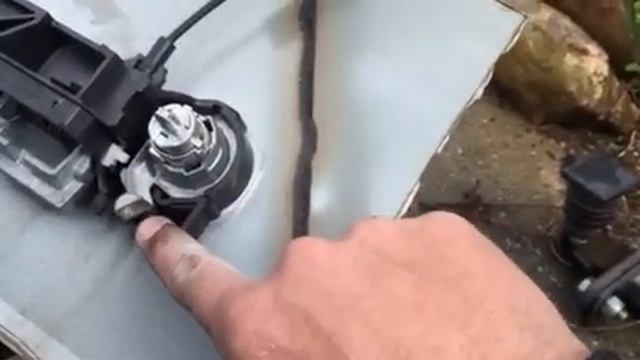 Vauxhall vivaro mark2 renault trafic 2015+ door handle and door lock removal смотреть онлайн
