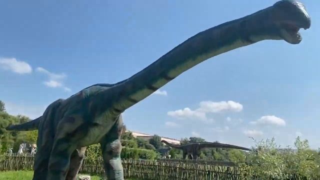 Евелинчик-зайчик ищет волшебное яйцо динозавра в динопарке. смотреть онлайн