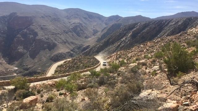 SWARTBERG PASS IN RENAULT DUSTER 4 X 2 смотреть онлайн