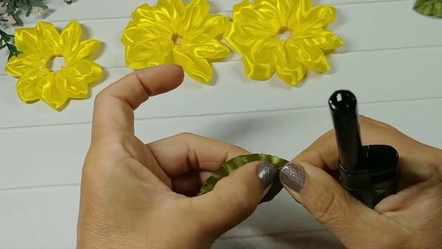 НОВЫЙ лепесток...СОЛНЕЧНЫЙ цветок☀Фантазийный подсолнух из атласной ленты 2.5 см смотреть онлайн