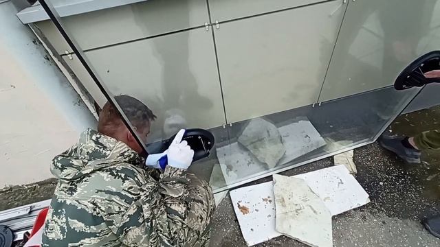 Как заменить стеклопакет в фасаде из алюминия? Чем крепить? Нужна бутилка и Зачем #секретыоконщика смотреть онлайн