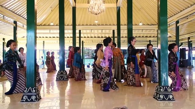 Javanese Traditional Dance, Yogyakarta Palace Indonesia смотреть онлайн