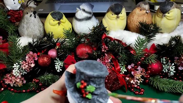 ⛄ СНЕГОВИК В ЦИЛИНДРЕ. Урок номер 5. Роспись . Добавляем и клеем детали. смотреть онлайн