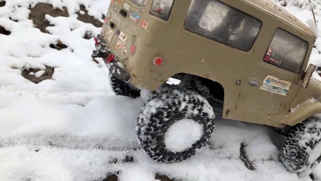 Maya the Dog + Snow, Ice, Water & Mud = Fun for RC Land Cruiser & FMS Mud Truck смотреть онлайн