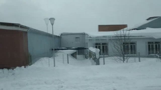 Вид из окна поезда зимой. Под стук колес по железной дороге. смотреть онлайн