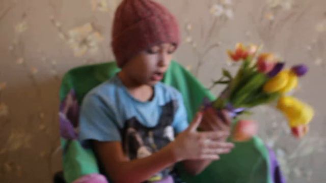 Поздравляем девушек с 11 Марта!🌷🌸🍇🍍🍉☀🌹 смотреть онлайн