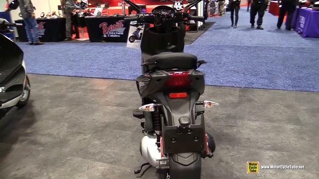 2017 Piaggio Typhoon 50 Scooter - Walkaround - 2016 AIMEXpo Orlando смотреть онлайн